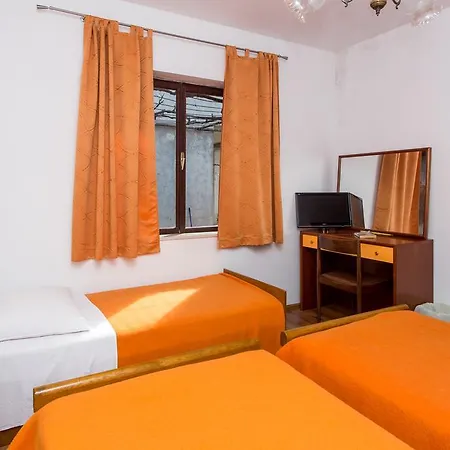 Lina Ντουμπρόβνικ