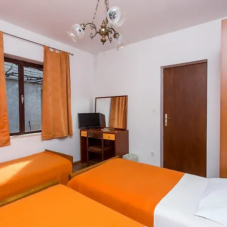 Lina Gostinjska kuća 3*